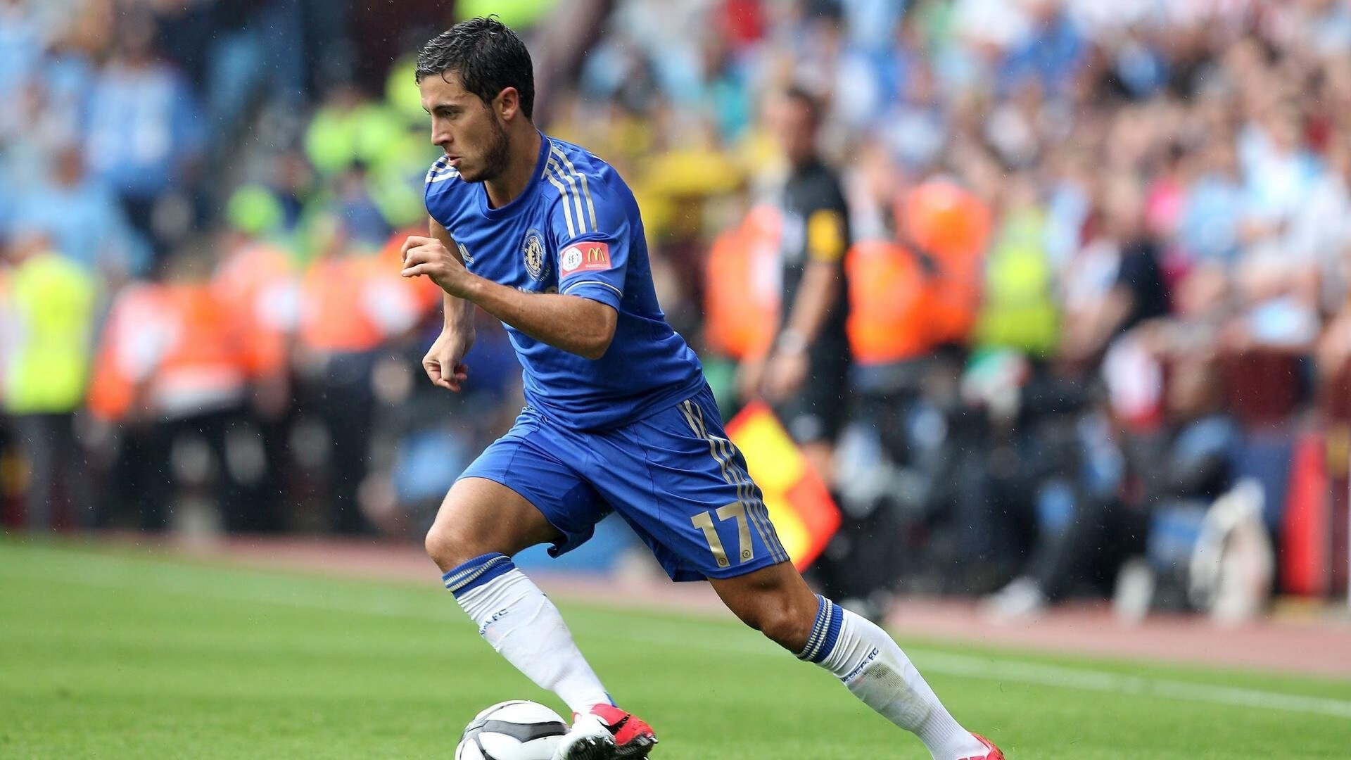 国际台球比赛奖杯设计引人注目，台球大奖赛